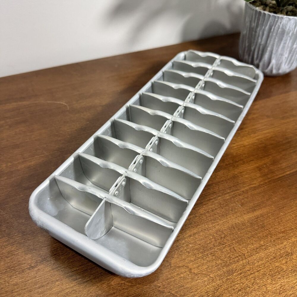 Vintage Aluminum Ice Cube Tray Metal Lever Release 18 Cubes Classic Kitchen
